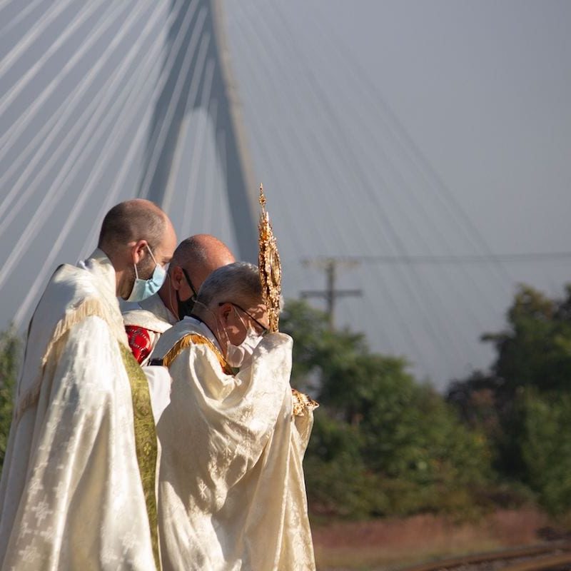 Procession Past Veterans Memorial Bridge